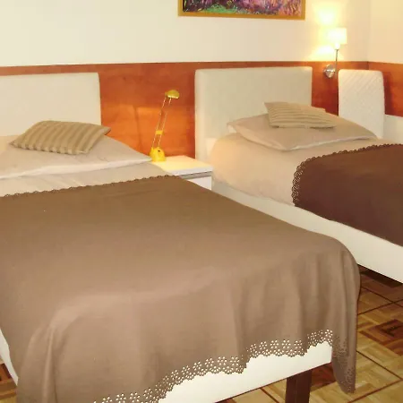 Apartament Oscar Ozarow דירה *