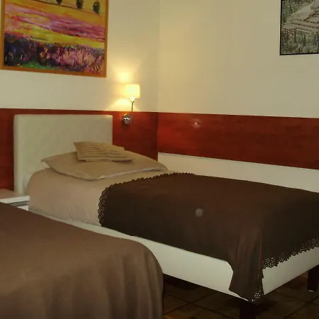 Apartament Oscar Ozarow דירה אוזרוב מזובייצקה