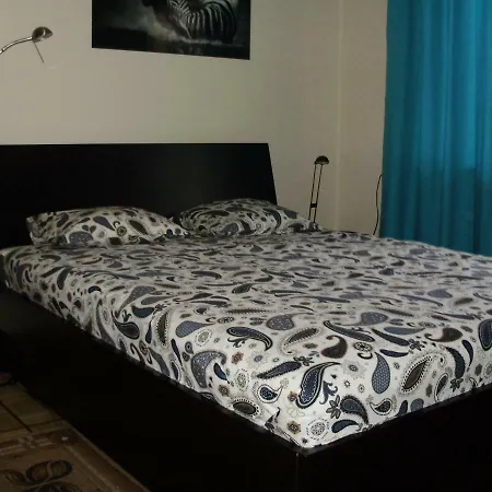 Apartament Oscar Ozarow דירה